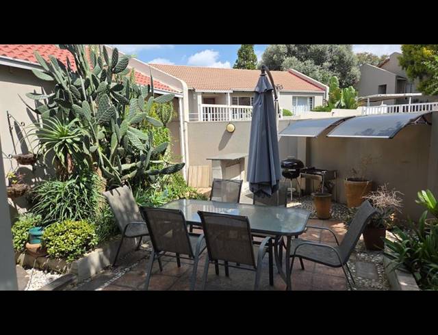 2 BEDROOM TOWNHOUSE FOR SALE IN BUCCLEUCH